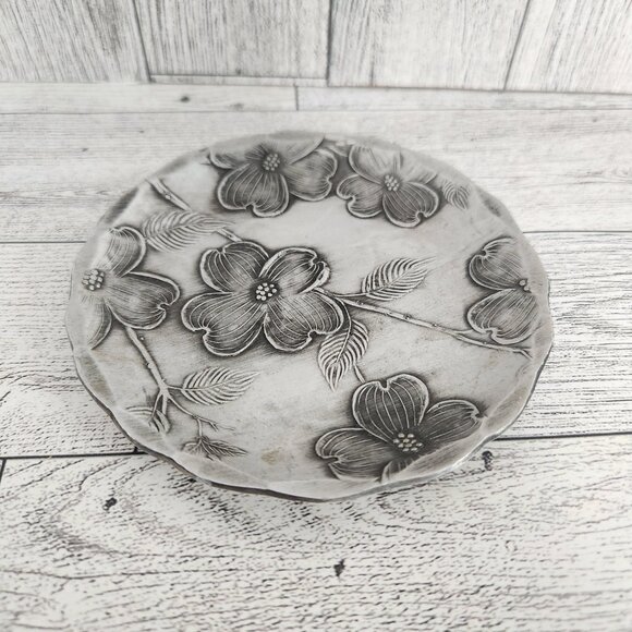 Small Pewter dish with floral design hand made - Picture 1 of 3
